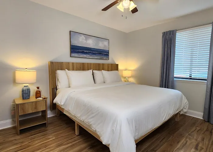 Poolside Condo In Surfside Beach